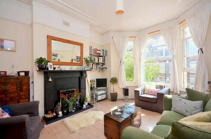 2 Bedroom Flat To Rent In Sandmere Road, Clapham North, London, SW4