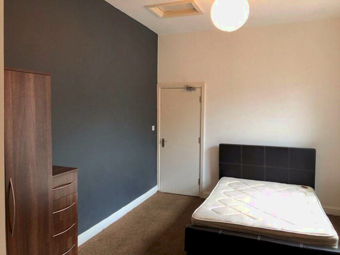 Studio To Rent In -, DE22