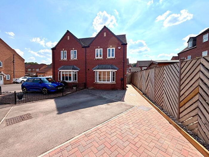 3 Bedroom Semi-Detached House For Sale In Bellscroft, Wombwell, Barnsley, S73