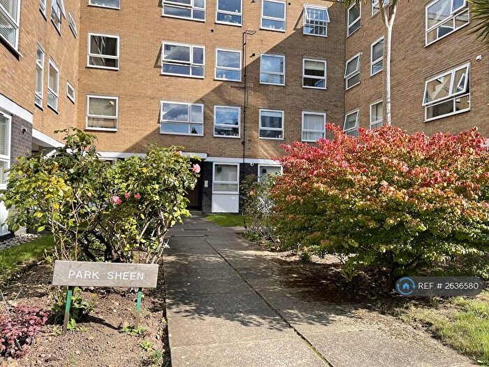 2 Bedroom Flat To Rent In Park Sheen, London, SW14
