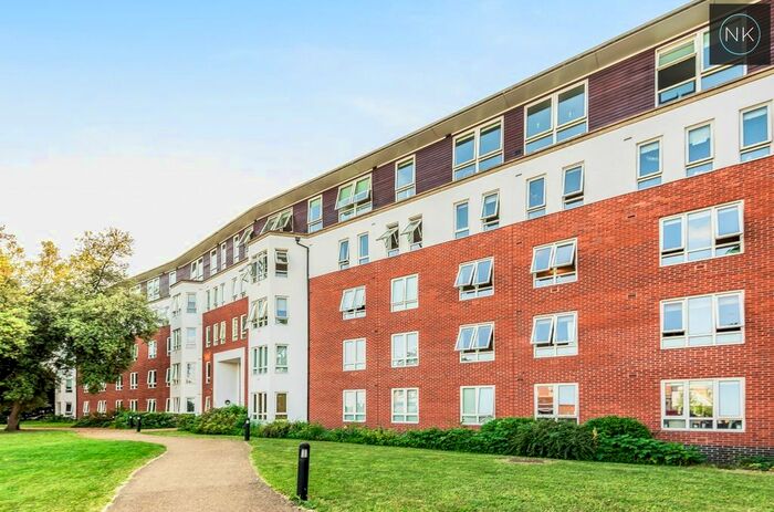 2 Bedroom Flat To Rent In Regency Court, High Road, South Woodford, London, E18