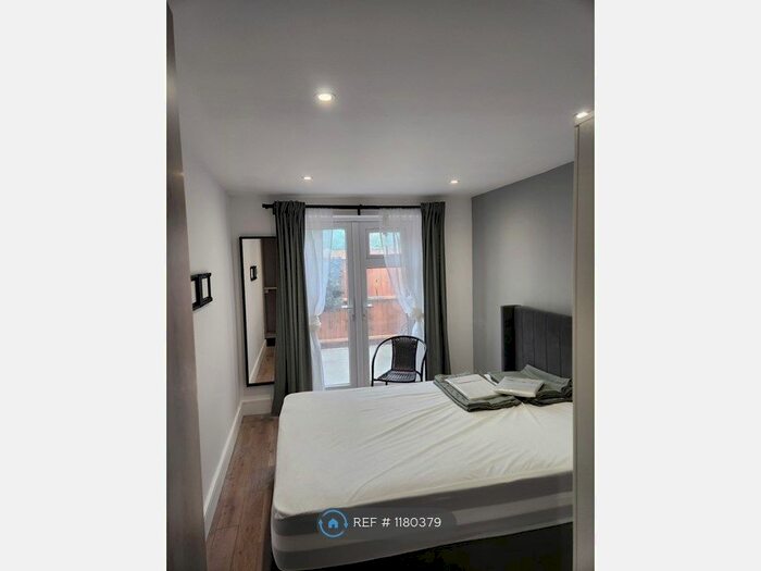 1 Bedroom Flat To Rent In Bushey Mill Lane, Bushey, WD23