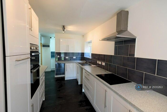 5 Bedroom Detached House To Rent In Wheeler Avenue, Swindon, SN2