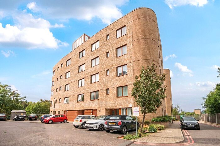 1 Bedroom Flat For Sale In Kenneth Way, London, W5
