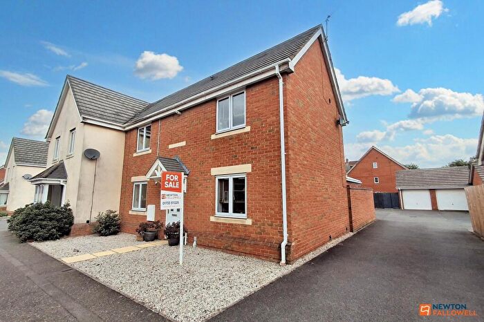3 Bedroom Semi Detached House For Sale In Daymond Street, Sugar Way, Woodston, Peterborough, PE2