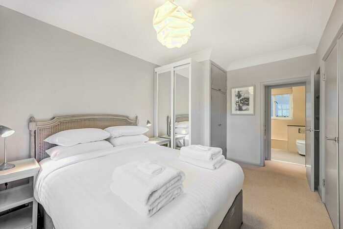 1 Bedroom Flat To Rent In Donovan Court, Drayton Gardens, London, SW10