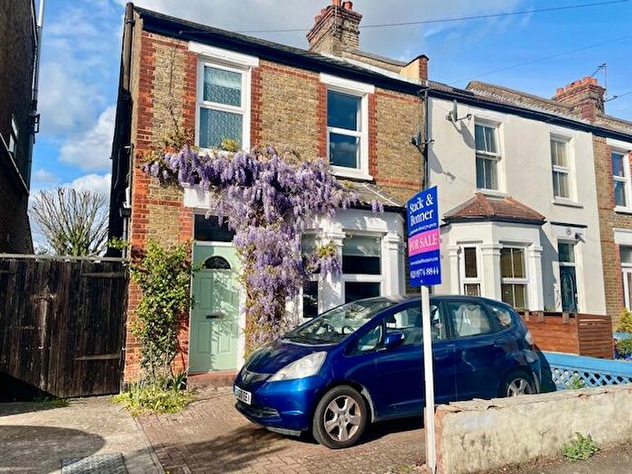 3 Bedroom End Of Terrace House For Sale In Ravenscar Road, Surbiton, KT6