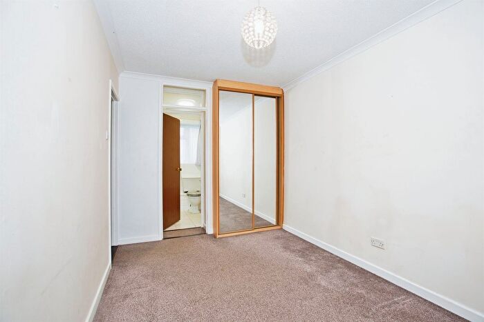 1 Bedroom Flat For Sale In Kiddles, Yeovil, BA21