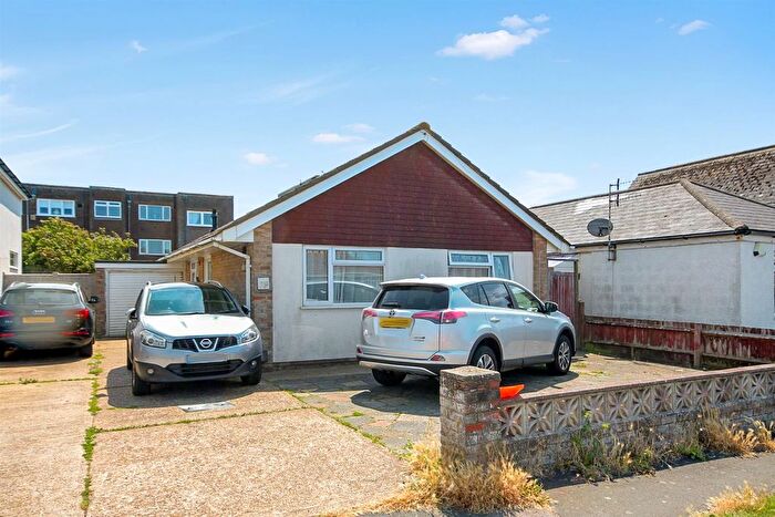 3 Bedroom Detached Bungalow To Rent In Rowe Avenue, Peacehaven, Brighton, BN10