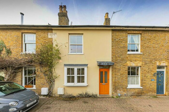 3 Bedroom Terraced House To Rent In Springfield Lane, Weybridge, KT13