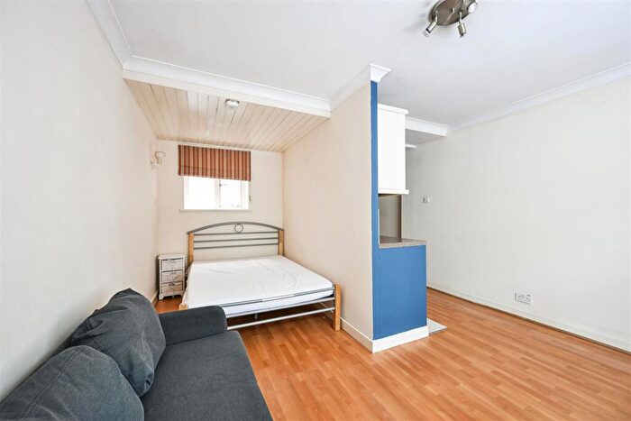 Flat To Rent In Crane Court, Fleet Street, London, EC4A