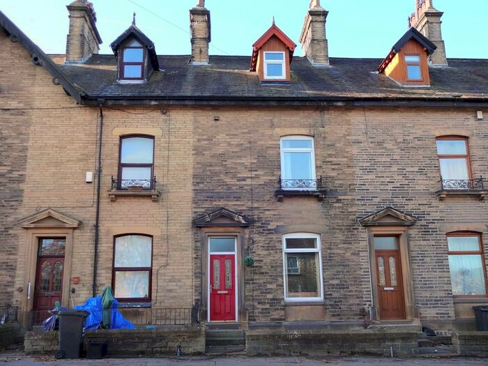 Houses for sale & to rent in HX5 0AB, Victoria Road, Elland Elland