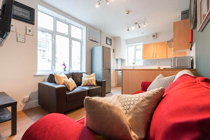 5 Bedroom Private Halls To Rent In Angus Street, Roath, CF24