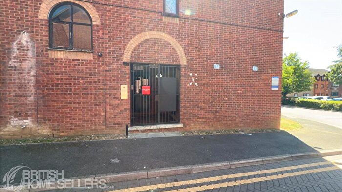 1 Bedroom Apartment For Sale In Rectory Road, Rushden, Northamptonshire, NN10