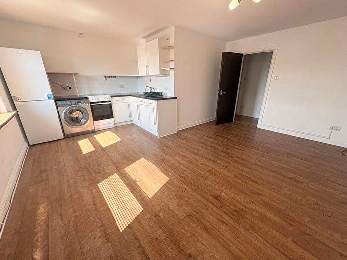 1 Bedroom Flat To Rent In Charminster Road, Charminster, BH8