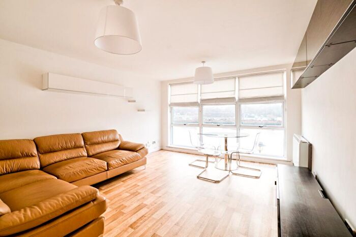 2 Bedroom Flat For Sale In Mariners Wharf, Quayside, Newcastle Upon Tyne, NE1