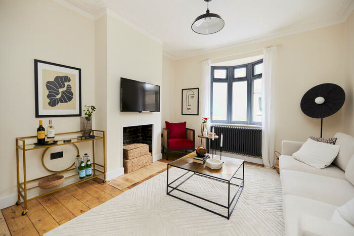 4 Bedroom Terraced House To Rent In Thorne Close, E11