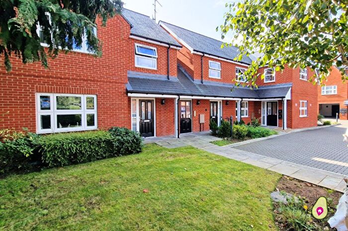 1 Bedroom Flat For Sale In Crown Corner, High Street, Crowthorne, Berkshire, RG45