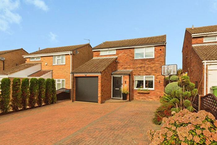 3 Bedroom Detached House For Sale In Thackeray End, Aylesbury, HP19