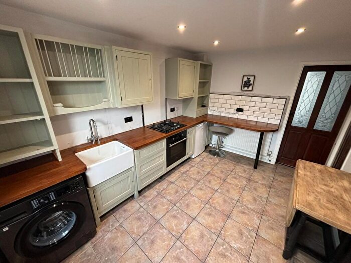 2 Bedroom Cottage For Sale In High Street, Earls Barton, Northamptonshire, NN6