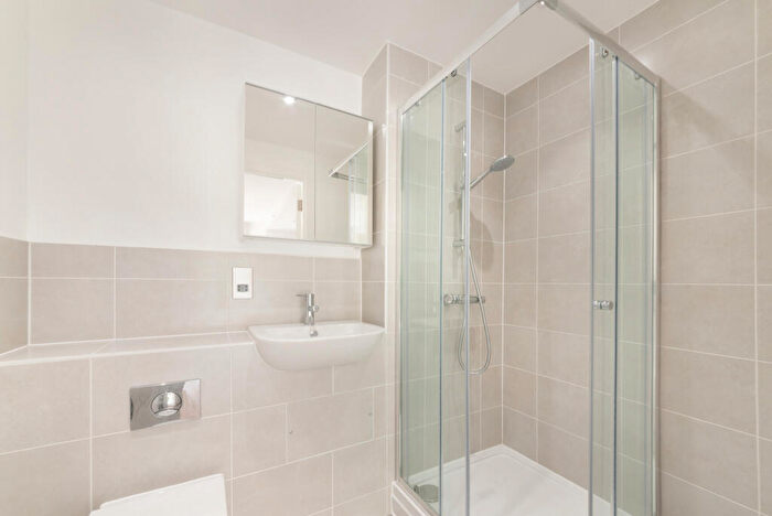 2 Bedroom Apartment To Rent In Millet Place, Pontoon Dock London, E16