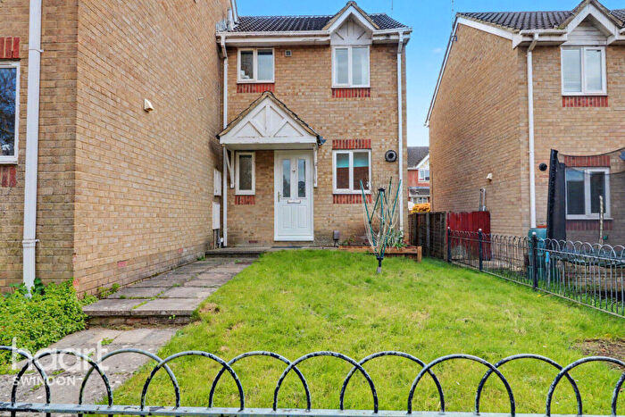 2 Bedroom Semi-Detached House For Sale In Barnum Court, Swindon, SN2