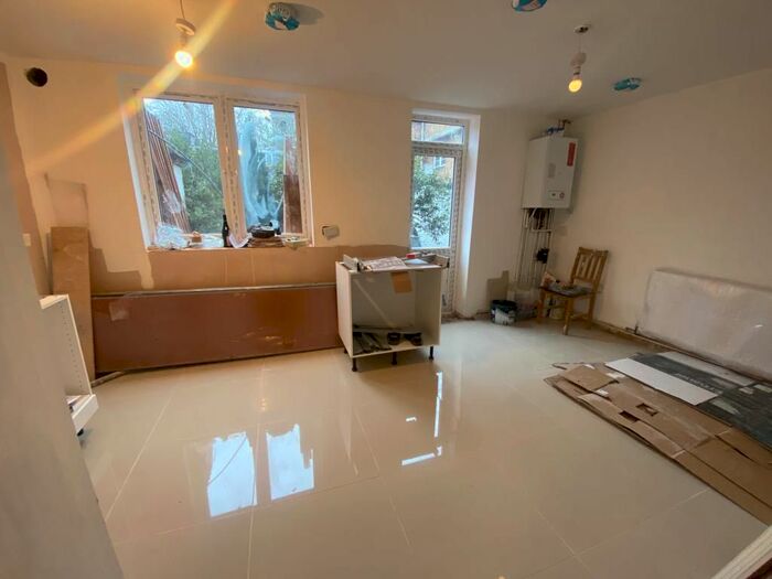 4 Bedroom Semi-Detached House To Rent In Tarbert Walk, London, E1