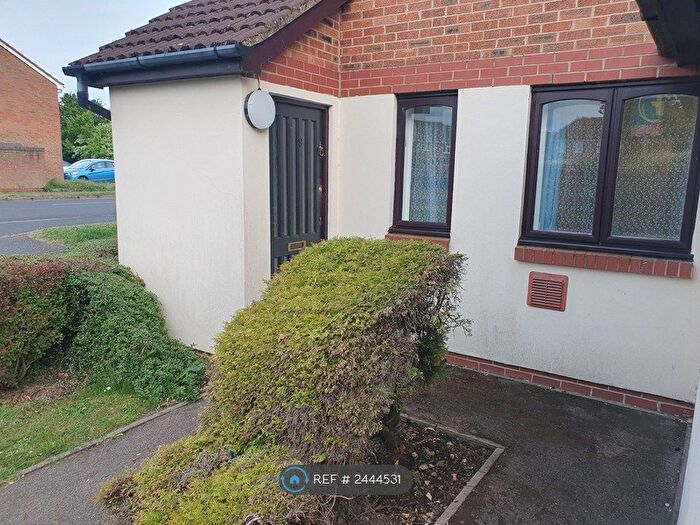 1 Bedroom Flat To Rent In Berry Court, Hounslow, TW4