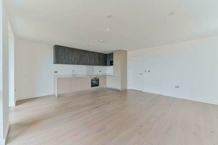 3 Bedroom Flat To Rent In Boulevard Point, Croydon, CR0