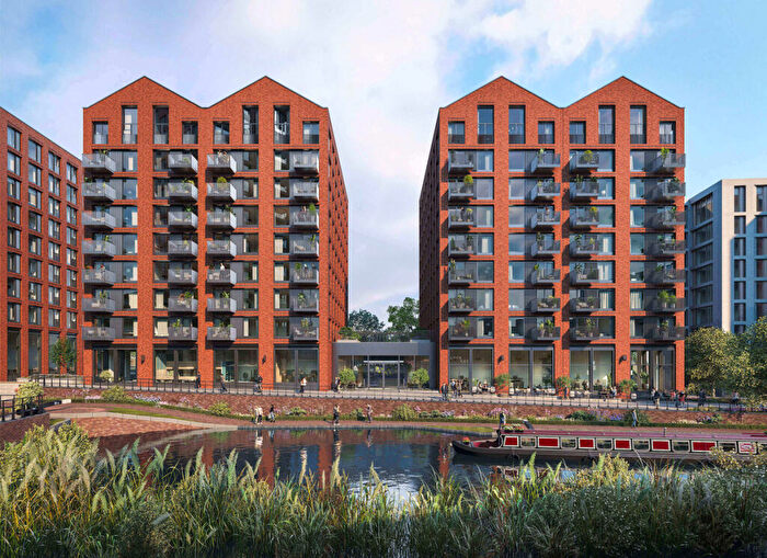 2 Bedroom Apartment To Rent In Ashted Wharf, Glasswater Locks, B4