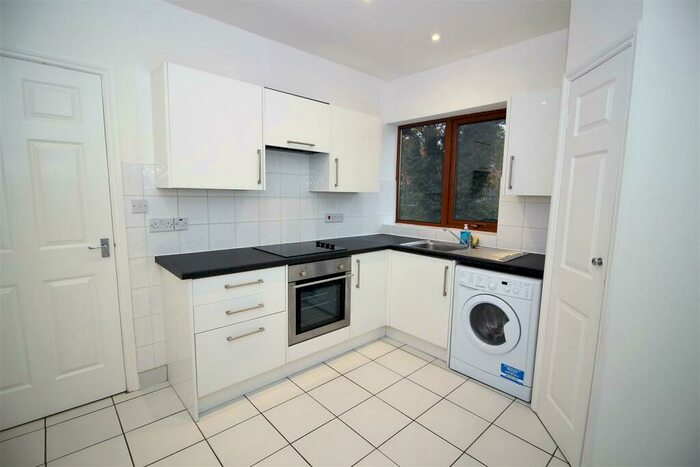 2 Bedroom Flat To Rent In Tunstall Avenue, Byker, Newcastle, NE6