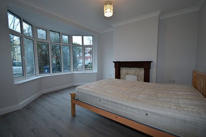 3 Bedroom Flat To Rent In Eskdale Avenue, Northolt, UB5