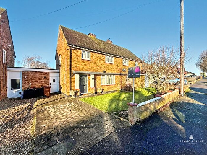 3 Bedroom Semi Detached House For Sale In Borrowdale Road, Benfleet, SS7
