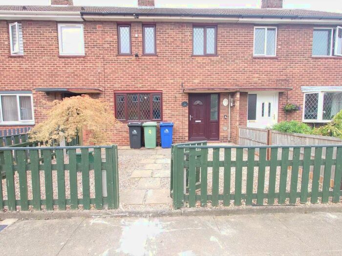 3 Bedroom Terraced House To Rent In Caistor Drive, Grimsby, DN33
