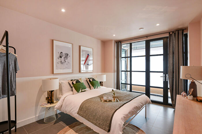 3 Bedroom Apartment For Sale In The Bagel Factory, Hackney Wick, E9 - Photo 5