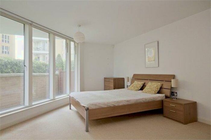 2 Bedroom Apartment To Rent In Dovecote House, Water Gardens Square, Canada Water, SE16