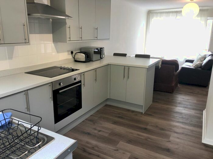 6 Bedroom Semi-Detached House To Rent In Lynwood, Guildford, GU2