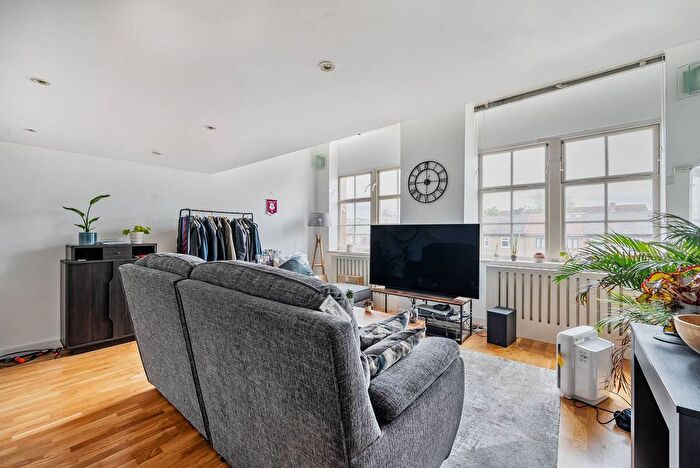 1 Bedroom Flat To Rent In Broadwater Road, Tooting, London, SW17