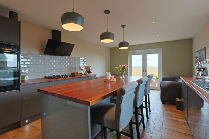 3 Bedroom Semi-Detached Bungalow For Sale In Long Craigs Terrace, Kinghorn, KY3