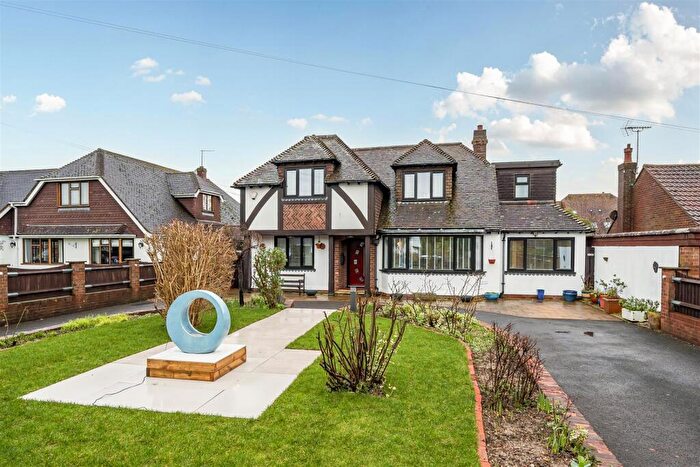 4 Bedroom Detached House For Sale In Tudor Close, Middleton-On-Sea, PO22