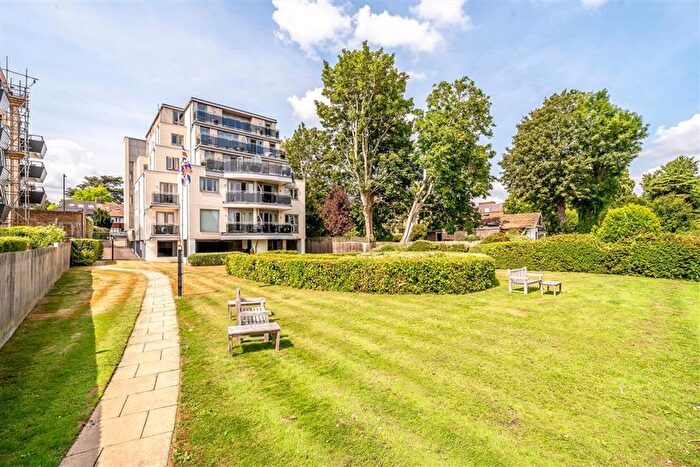 2 Bedroom Flat For Sale In Twickenham Road, Teddington, TW11