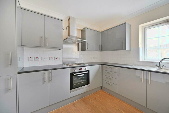 2 Bedroom Flat To Rent In Midland Road, Leyton, London, E10