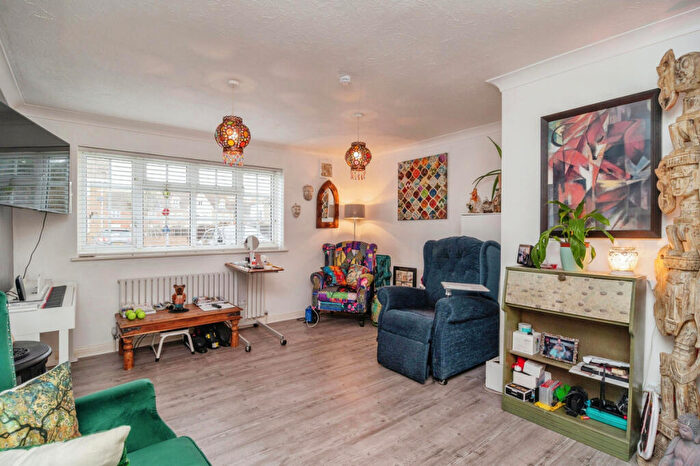 1 Bedroom Flat For Sale In Victoria Road, Southend-on-sea, SS1