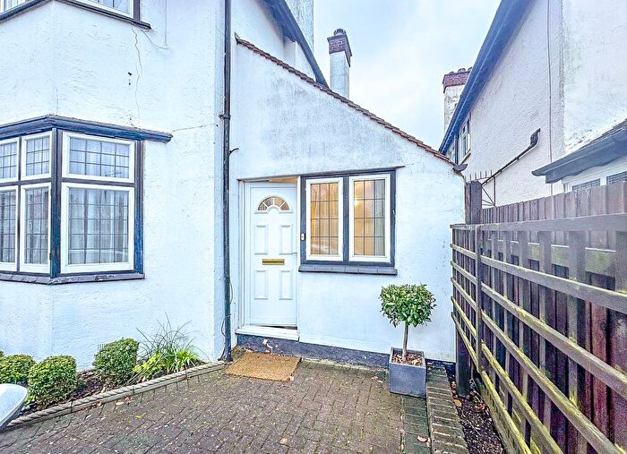 1 Bedroom Flat To Rent In Rickmansworth Road, Watford, WD18