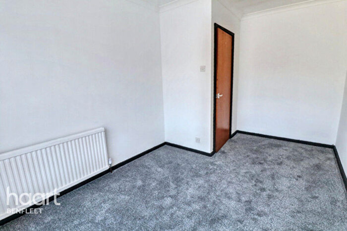 2 Bedroom Detached Bungalow For Sale In New Road, Canvey Island, SS8