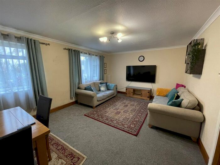 2 Bedroom Flat To Rent In Croydon Road, Wallington, SM6