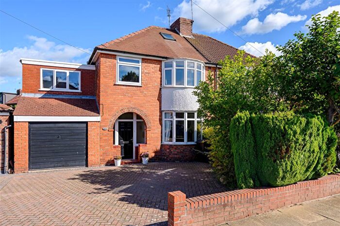 4 Bedroom Semi-Detached House For Sale In Burnholme Avenue, York, YO31