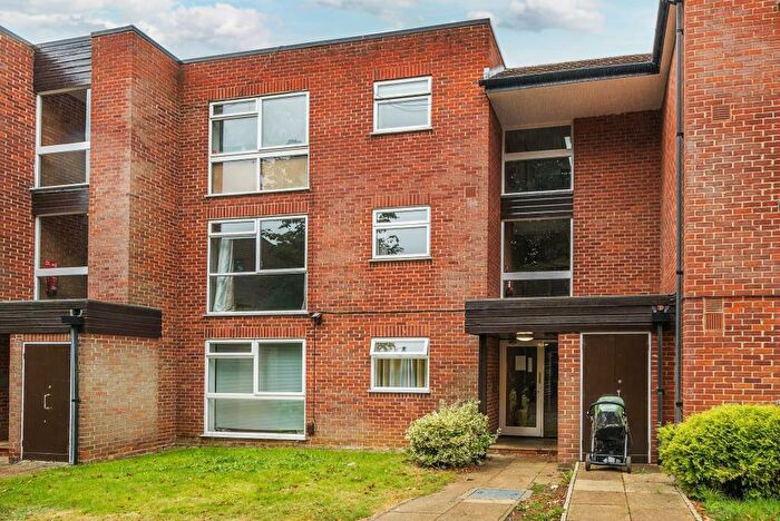 2 Bedroom Apartment To Rent In Manor Court, Headington, OX3
