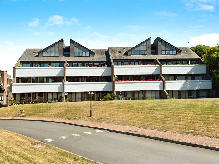 3 Bedroom Apartment For Sale In Tollhouse Close, Chichester, PO19