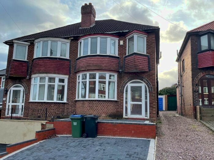 3 Bedroom Semi-Detached House To Rent In The Broadway, West Bromwich, B71